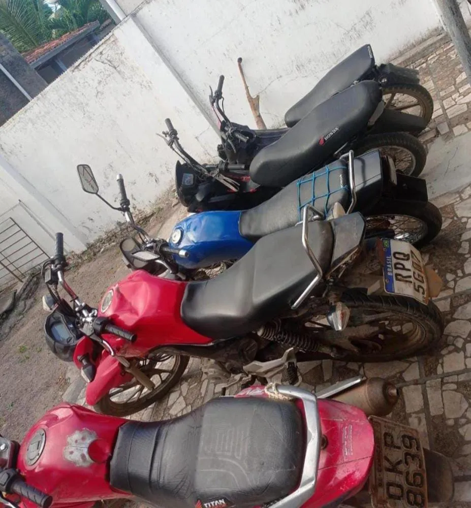 PM apreende cinco motocicletas durante Operação Trânsito Seguro em Acajutiba