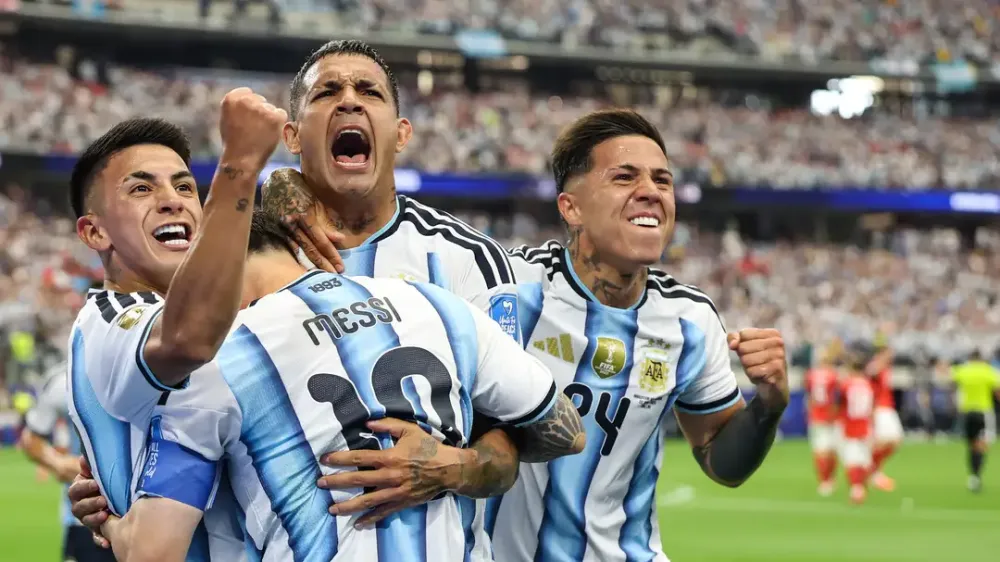 Argentina bate a Suíça, vai à semi da Copa e segue viva na busca pelo tetra